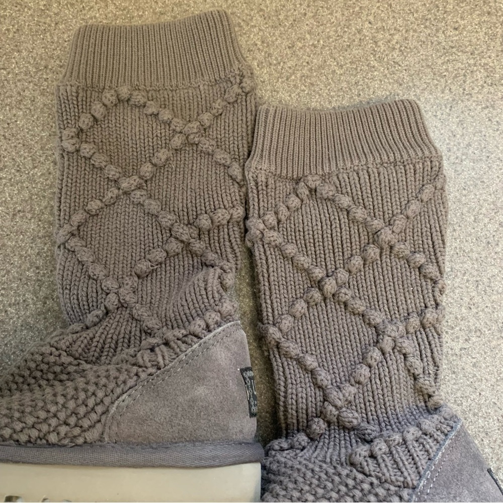 UGG Classic Argyle Knit boots sweater-like texture Never Worn Gray Size 6 - Picture 5 of 7
